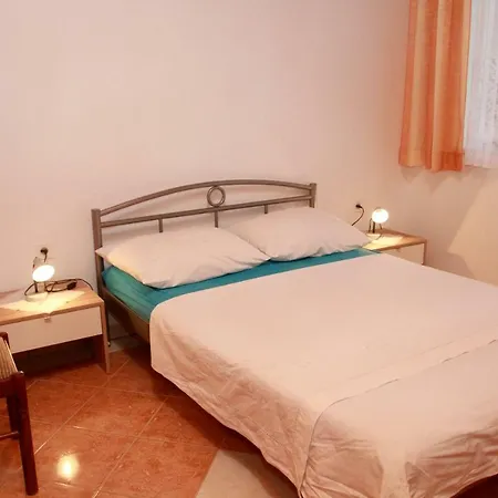 Raos Iva Apartament *