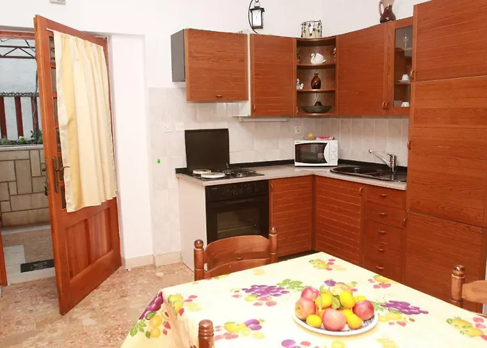 Raos Iva * Трогір