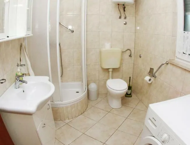 Raos Iva Трогір