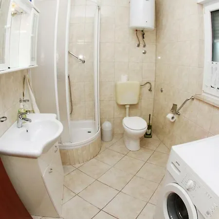 Raos Iva Трогір